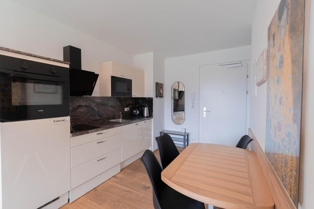 Modern Apartment With Private Balcony Near City Center Wien Exteriör bild